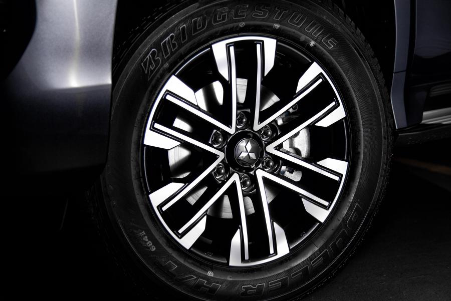 Колеса Mitsubishi Pajero Sport HPE-S 2020 года  (LA) (фото 36 из 38)